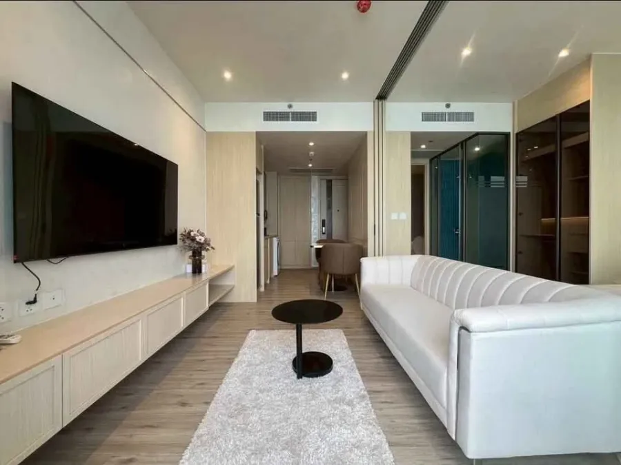 For rent sell: AROM WONGAMAT, a lovely room, beautifully decorated, with a beautiful view of Pattaya. Don't miss out on something this good.