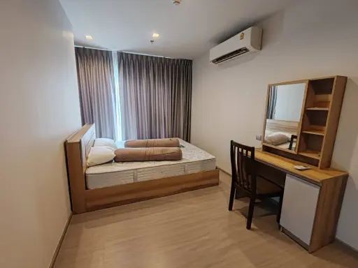 For sale or rent: Life Asoke Hype, 2 bedrooms, spacious living area, great location, beautiful view. Don't miss this opportunity!