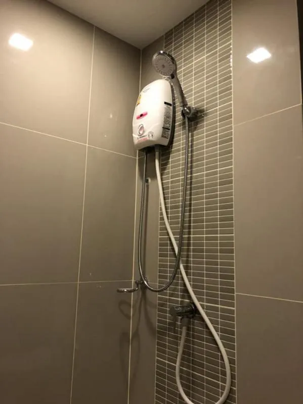 For Rent Casa Condo Sam Yaek Bang Yai High floor, beautiful room, double bed, cool decoration, everyone likes it. If interested, hurry up.