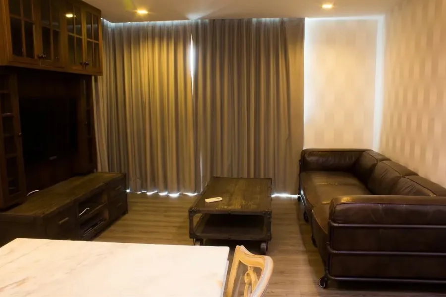 ให้เช่า คอนโด เดอะ รูม สุขุมวิท 40 ห้องกว้าง 4 ห้องนอน สำหรับครอบครัวใหญ่ ทำเลดี รีบจองก่อนหลุด!!