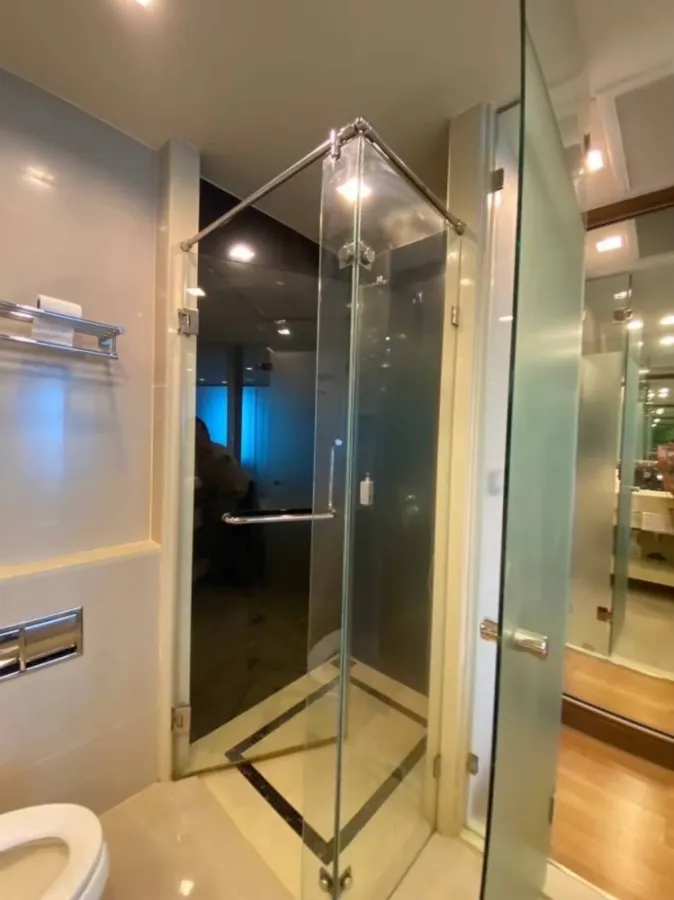 For rent!! Condo The Address Sathorn, room number 98/341, the condo is ready to move in immediately. Hurry up to reserve. Don't miss it!!