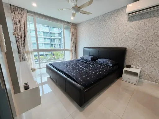 Condo Apus for rent, spacious room, lots of usable space, beautiful wallpaper, good location, don't miss out on this great deal.