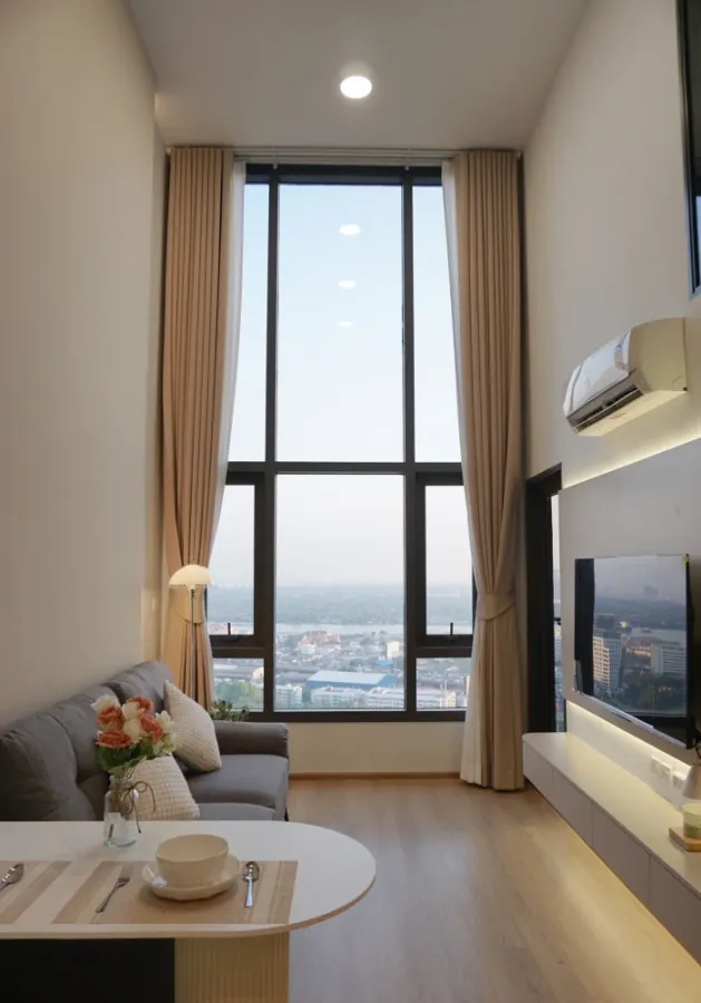 For rent: Life Rama 4 - Asoke, duplex unit, high floor, river view, fully furnished.