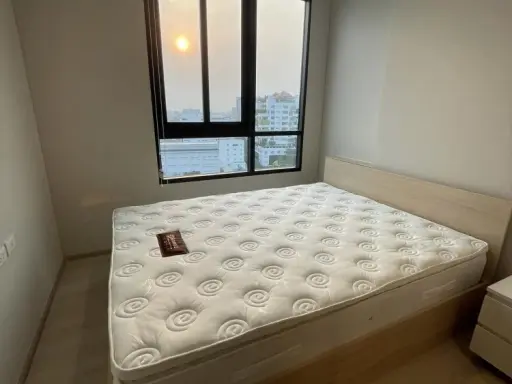 For rent, Nue Noble Ngamwongwan, 1 bedroom, 1 bathroom, corner room, view, very big bed, hurry to book now.