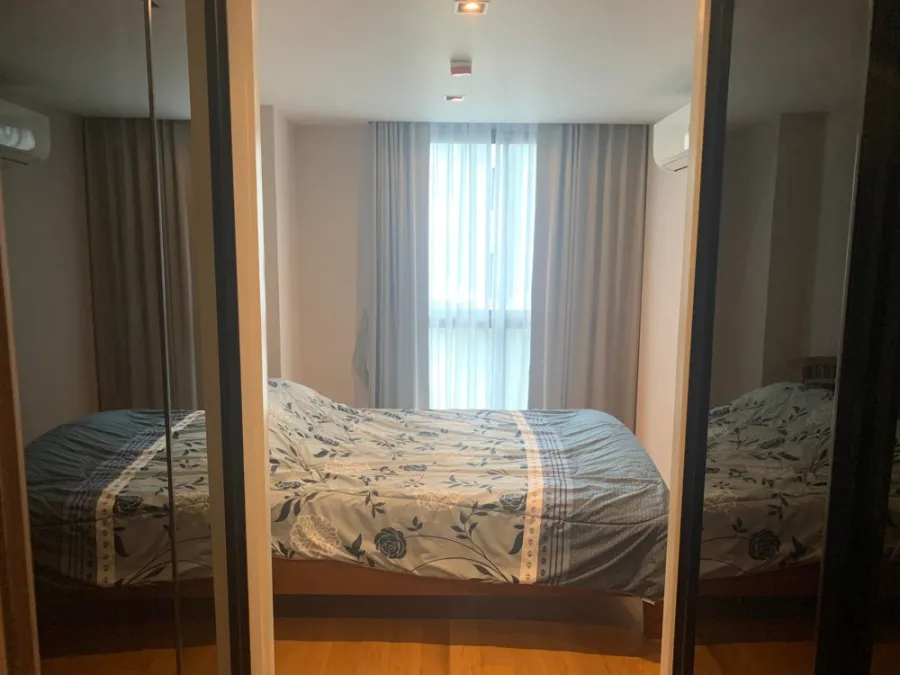 For rent Altitude Samyan-Silom, ready to move in. Fully furnished with built-in bathtub Make up your mind before you miss it.