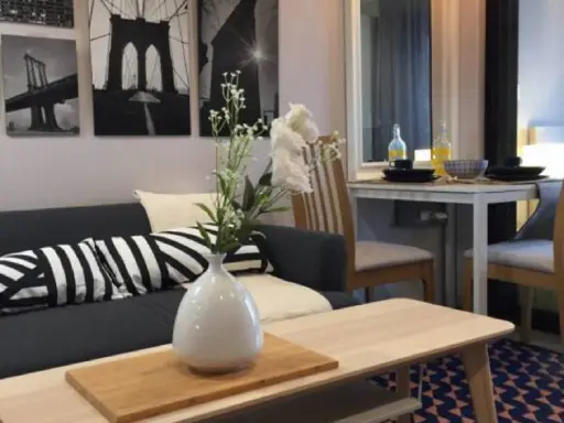 For rent The Politan rive has a view of the Chao Phraya River. Plus it's decorated very nicely. Fully equipped, very good room, urgently images