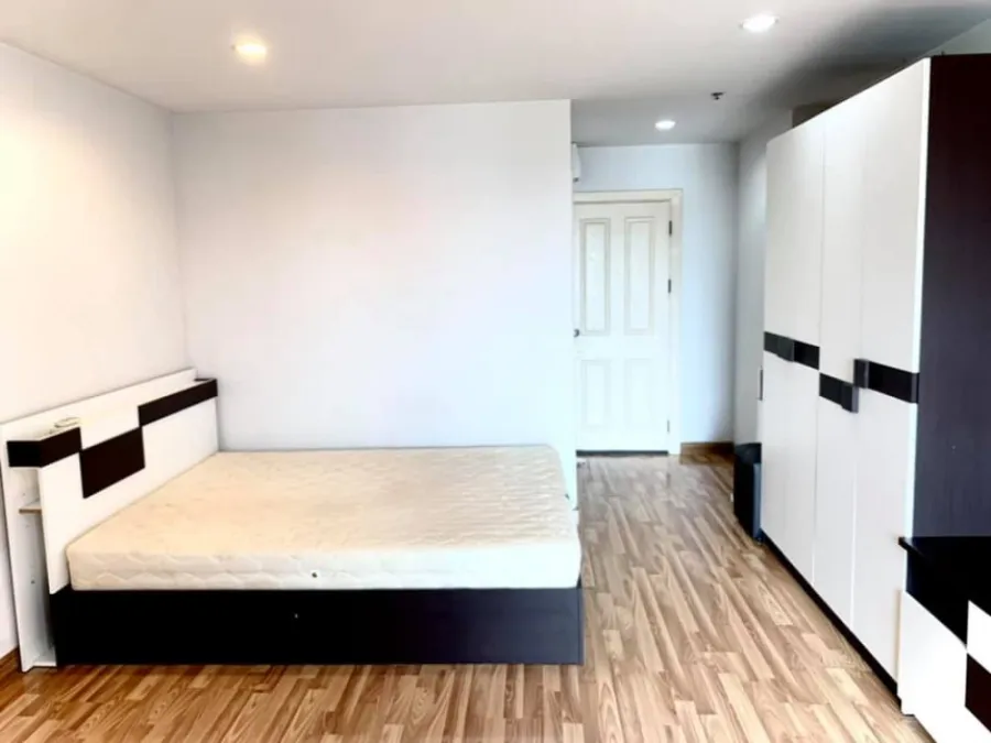 Condo for rent, Regent Home 15, Chaengwattana, 8th floor, fully furnished and electrical appliances. Let's rent.