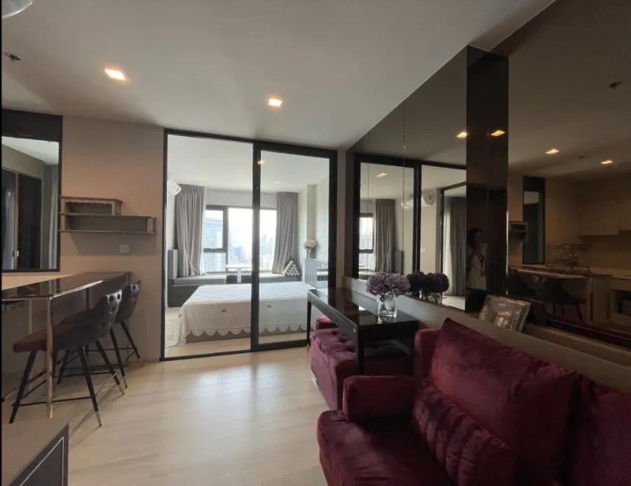 ขาย ไลฟ์ วัน ไวร์เลส ชั้น 39 Fully Furnished หิ้วกระเป๋าเข้าอยู่ได้ทันที จองเลย ก่อนหลุดมือ