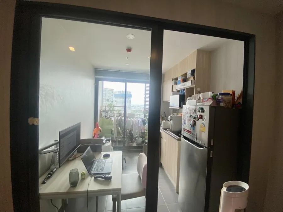 Sell Ideo O2, pool view, 25th floor, good wallpaper affordable price If interested, hurry up to reserve it quickly.