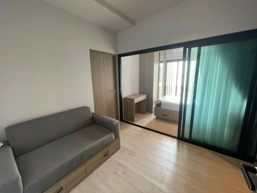 For rent: Altitude Unicorn Sathorn - Tha Phra, 2 bedrooms, 15th floor, spacious room, fully furnished, comfortable to live in. If interested, hurry an