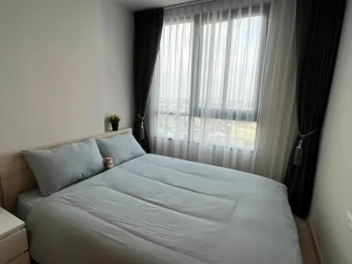 For rent, New Noble Ngamwongwan, 27th floor, great city view. Comes with a large screen TV to watch movies to your heart's content. Don't miss it. images