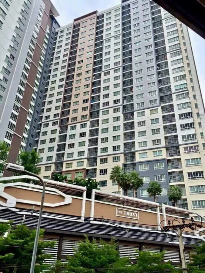 Sell/rent Condo The Trust Residence Pinklao (Borommaratchachonnani) fully furnished and ready to move in. Beautiful view like this. Must book !!