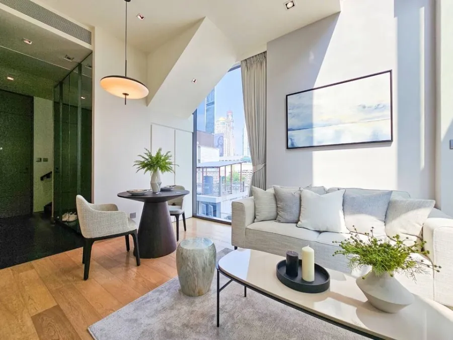 For rent!! Condo 28 Chidlom, duplex room Simple, elegant, expensive-looking furniture Just carry one bag and move in!!