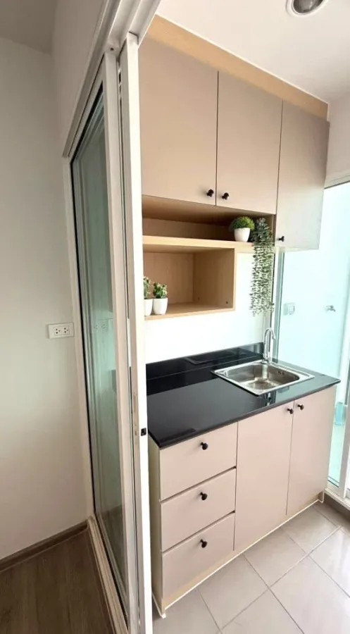 Condo for rent at Regent Home Bangna. Clearly partitioned rooms, fully furnished with appliances. Just bring your belongings and move in! Don't wait!