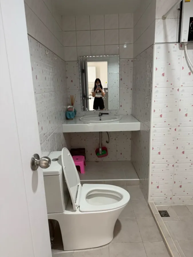 For rent: Commonwealth Pinklao, 9th floor, fully furnished, very livable. Book now, don't miss out!