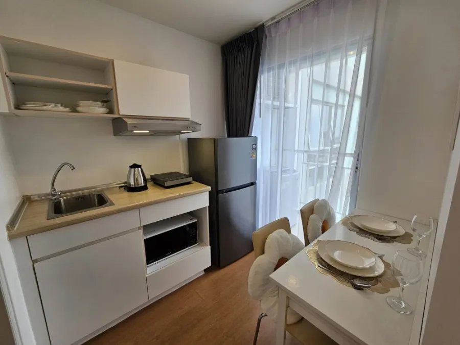 For sale: Lumpini Condo Town Pattaya North Sukhumvit, 15th floor, city view, next to Sukhumvit Road. Beautiful room, fully furnished with appliances.