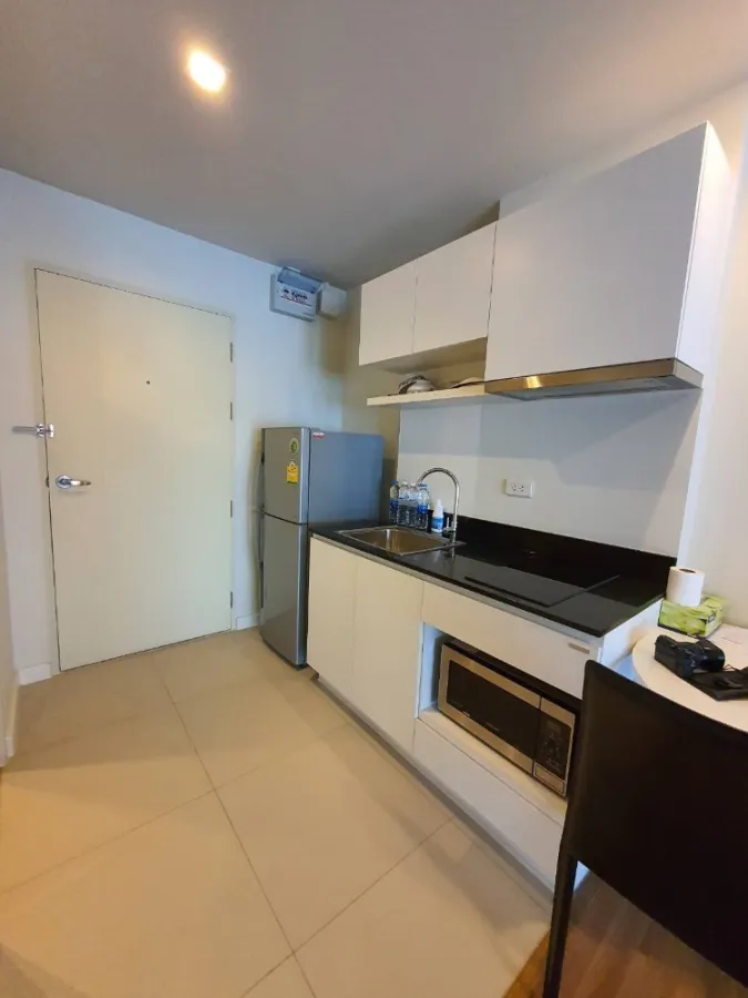 Quick sale!! V Condo Resort-style condo, 5th floor, Building D, garden view, fully furnished. Ready to move in, don't miss it!!