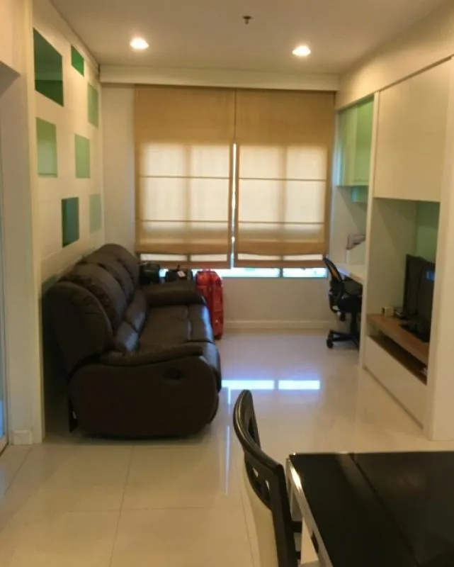 For Rent Q House สาทร เตียงบิ้วอินพิเศษ แต่งโทรนสีได้ฉุดฉาด โซฟาหรูนั้งสบาย ครบครั้นแบบนี้ห้ามพลาด