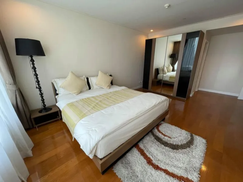 คอนโด จามจุรี สแควร์ เรสซิเด้นส์ 3 ห้องนอน 4 ห้องน้ำ พร้อมห้องแม่บ้าน ห้องใหญ่ แบบนี้หาไม่ได้แล้ว