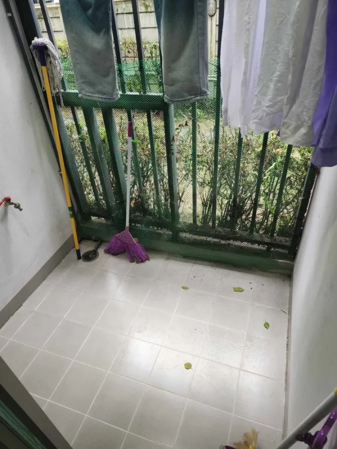 For rent: The Kit Lam Luk Ka, Khlong 2, 1st floor, with trees behind the room, shady, very close to nature, don't miss it.