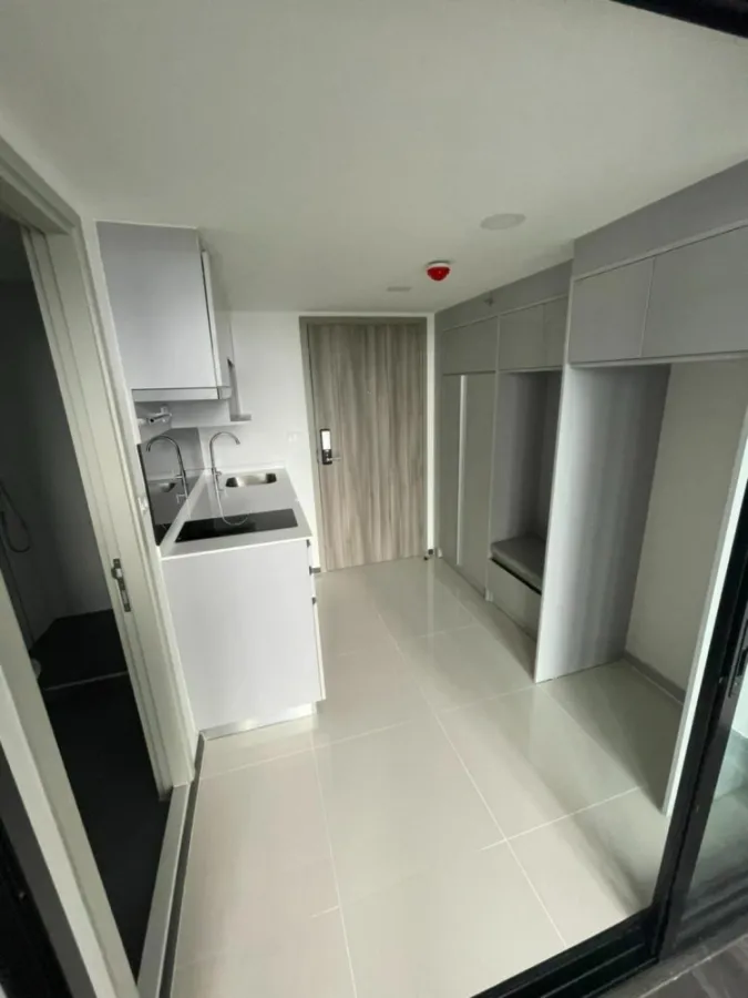 Condo for sale, KnightsBridge Space Rachayothin, loft style, 2 floors, high ceilings, ready to move in. Book now, don't wait!!