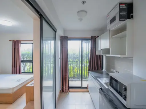 Supalai loft for rent at Talat Phlu Station. Spacious room, comfortable living, affordable price. Just bring your belongings and move in. Hurry and re