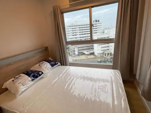 For rent: Parkland Ngamwongwan Khaerai, high floor unit, fully furnished, spacious and comfortable. Book now!