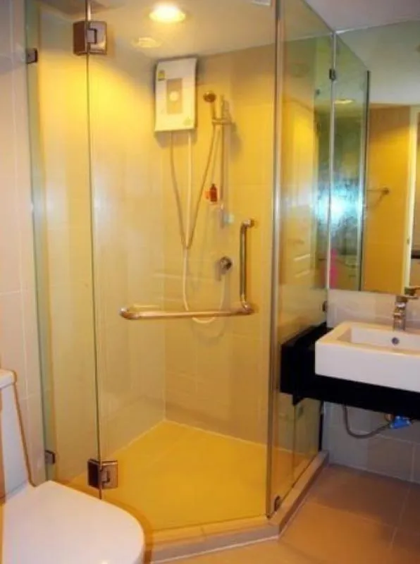 For rent, Belle Grand or Belle Avenue Rama 9, affordable price, full furniture. Ready to move in immediately