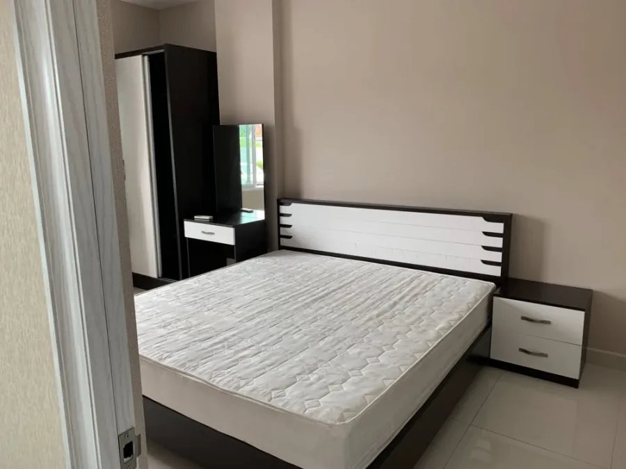 ให้เช่า CC Condominium 2 1 ห้องนอน 1 ห้องน้ำ มาพร้อมเฟอร์นิเจอร์ครบครัน หิ้วกระเป๋าเข้าอยู่ได้เลยจ้า