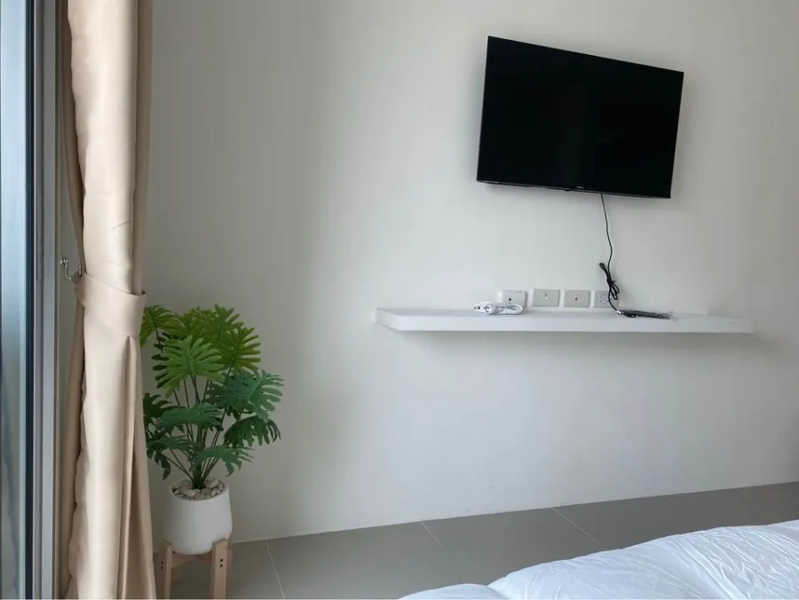 For rent!! Condo Asakan Place Srinakarin, a lovely room in a soft white tone, beautiful view, lovely price, hurry and book now!!