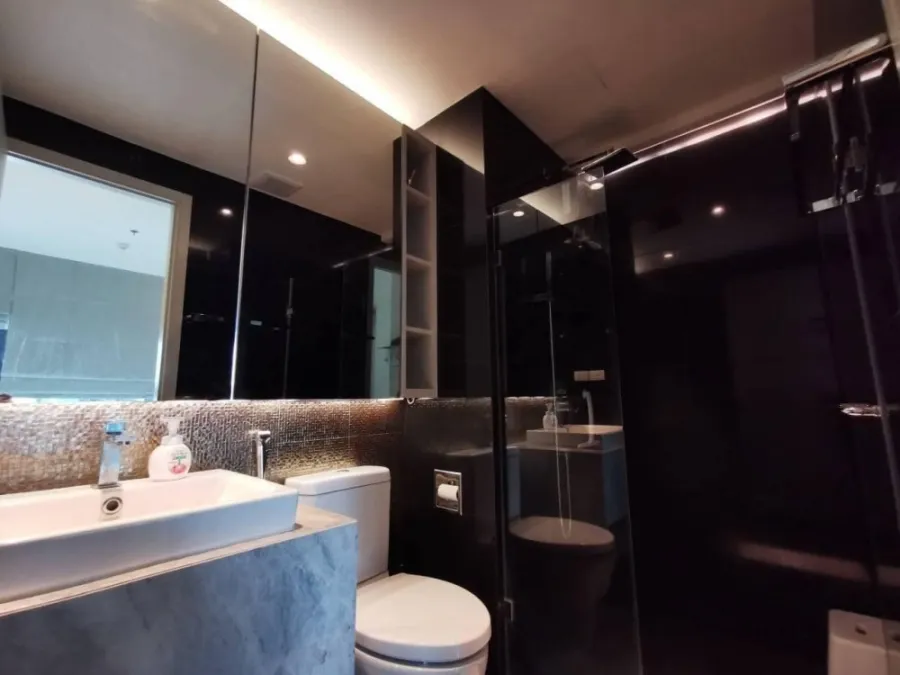 ขายคอนโด Rhythm Sukhumvit 36-38 ห้องแต่งพร้อมอยู่ Built in เน้นตู้เก็บของ ครบจบที่นี่ จองเลย