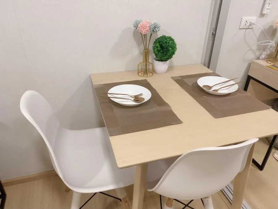 For rent: Plum Condo Rangsit Alive Phase 1, pool view, partitioned room, comes with complete decorations. Book now quickly.