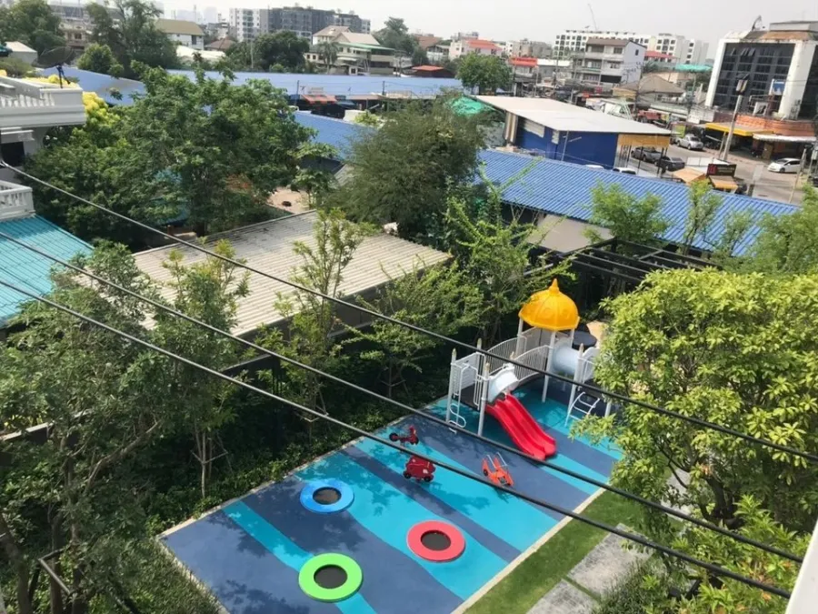 Condo for sale Chewathai Hallmark Lat Phrao-Chokchai 4, 4th floor, good view, no buildings blocking it. Corner room is private, don't miss it.