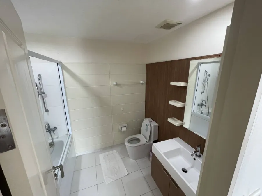 Condo for sale or rent, Q House Sathorn, very large room, nice decoration. With amenities First come, first served.