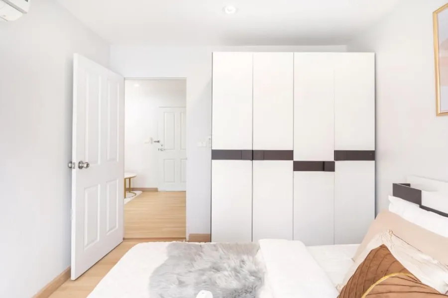 For sale: Levo Ladprao 18 Phase 2, 4th floor, beautifully decorated room, fully furnished, ready to move in, don't miss it.