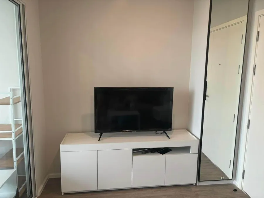 For rent: Blue Phahonyothin 35, separated rooms. Complete set of furniture Great electrical appliances. Hurry and reserve now.