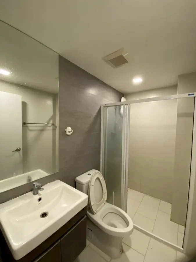 For rent: Atmoz Ladprao 15, 1 bedroom plus 1 bathroom unit with spacious living area and fully furnished. Book now before it's too late!