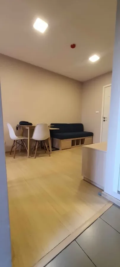 For rent: Plum Condo Rangsit Alive Phase 1, near Bangkok University, 4th floor, Building D. Fully furnished with appliances, ready to move in.