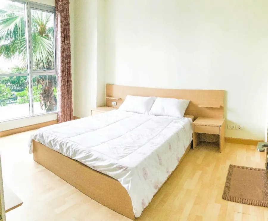 Condo for rent, Rhythm Ratchada, spacious room Comes with a great pool view. Book now, first come first served.