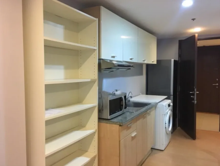 For rent, The Trendy Condominium, pool view, not hot Good location, near the train station, convenient to travel, don't miss it!
