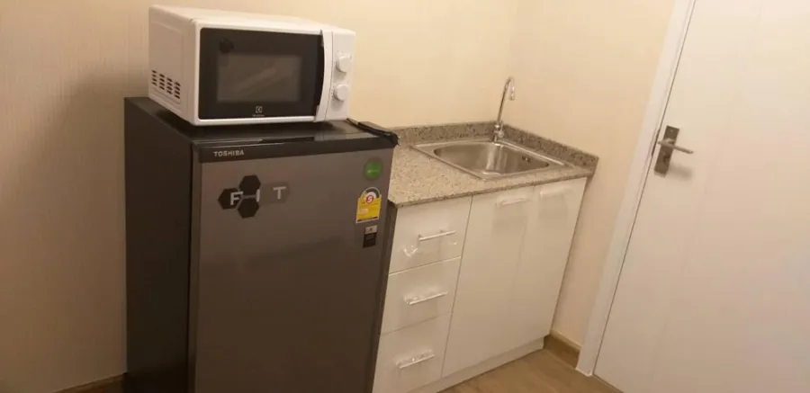 For rent plum condo Phahon Yothin 89 brand new room complete electrical appliances If interested, hurry to reserve it. Urgent.
