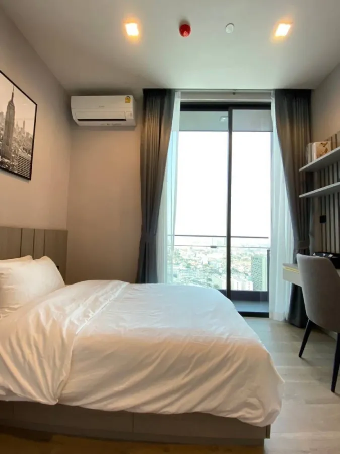 For rent: The Crest Park Residence, beautiful room, fully furnished, 26th floor, very high, excellent city view