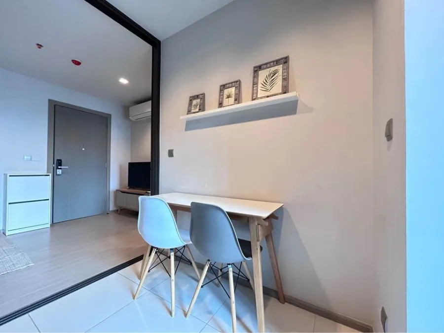 For rent Life Asoke-Rama 9, 24th floor, north side, beautiful room, fully furnished, ready to move in Bring your bag and come quickly.