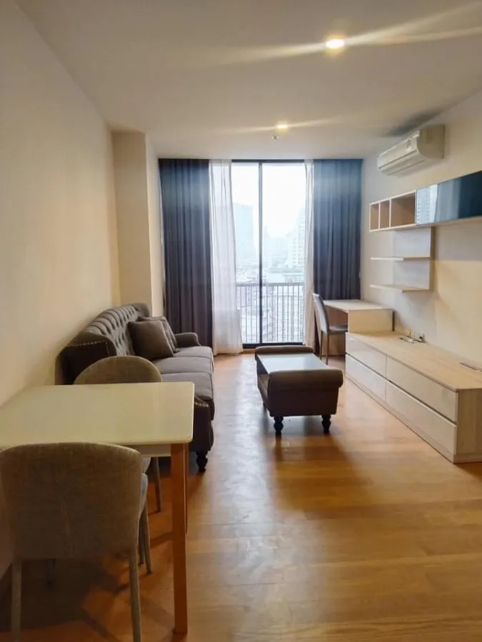 For rent: Noble Revo Silom, spacious room, comfortable, not cramped, with good quality furniture, hurry and book now.