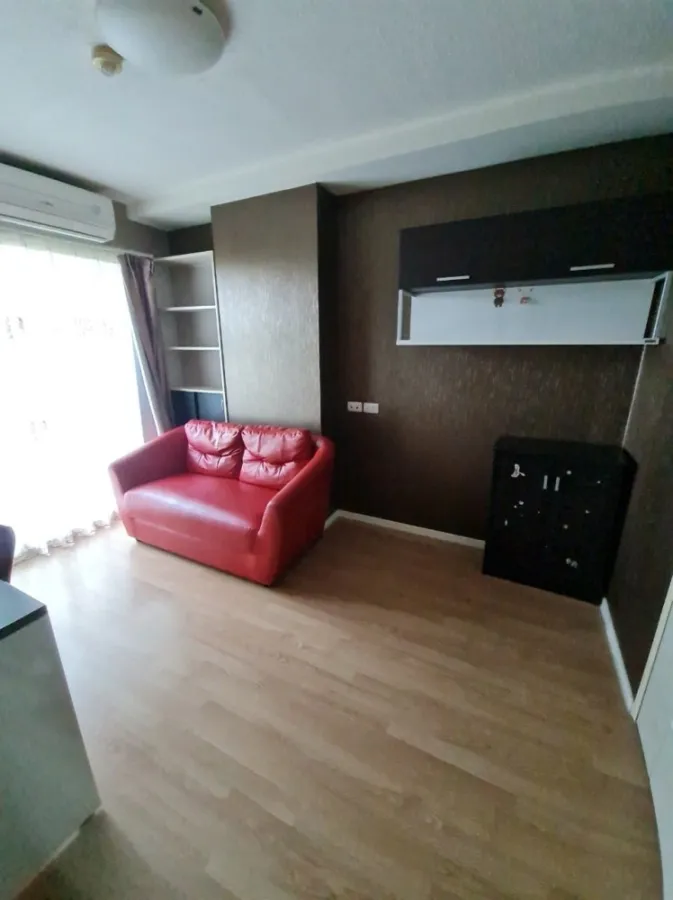 For rent, Lumpini Ville On Nut-Lat Krabang, with wallpaper in the whole room, very nice. If interested, hurry up and reserve now.