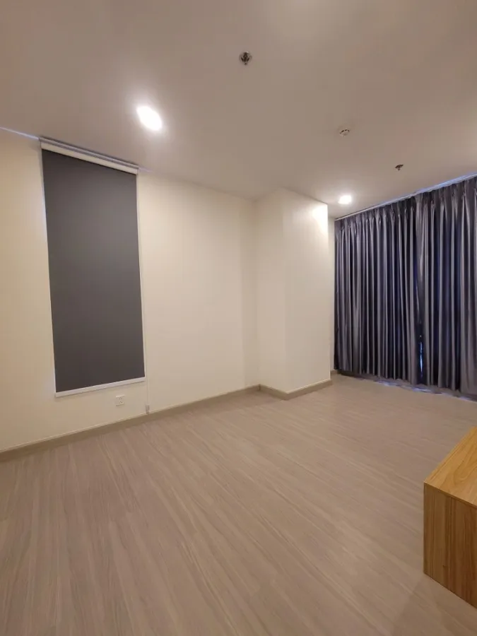 For sale Supalai Lite Tha Phra - Wongwian Yai, empty room, open and airy. If you want to renovate a room, reserve quickly.