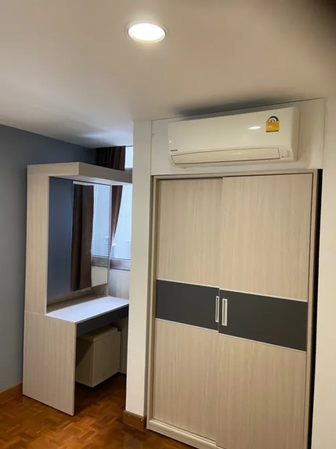 For rent: Victoria Lakeview Condominium. Beautiful and comfortable unit. Rent now!!