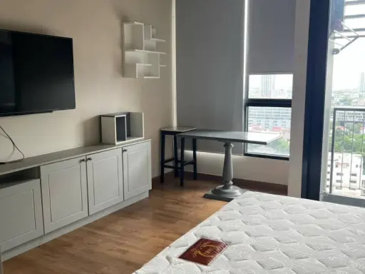 For rent: The Editor, ready to move in, furnished, just bring your bags!! images