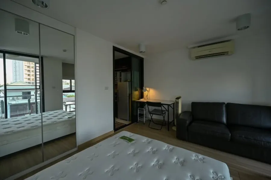For sale: Chateau In Town Ratchada 20-2 Studio room, 4th floor, includes furniture, ready to move in immediately!!