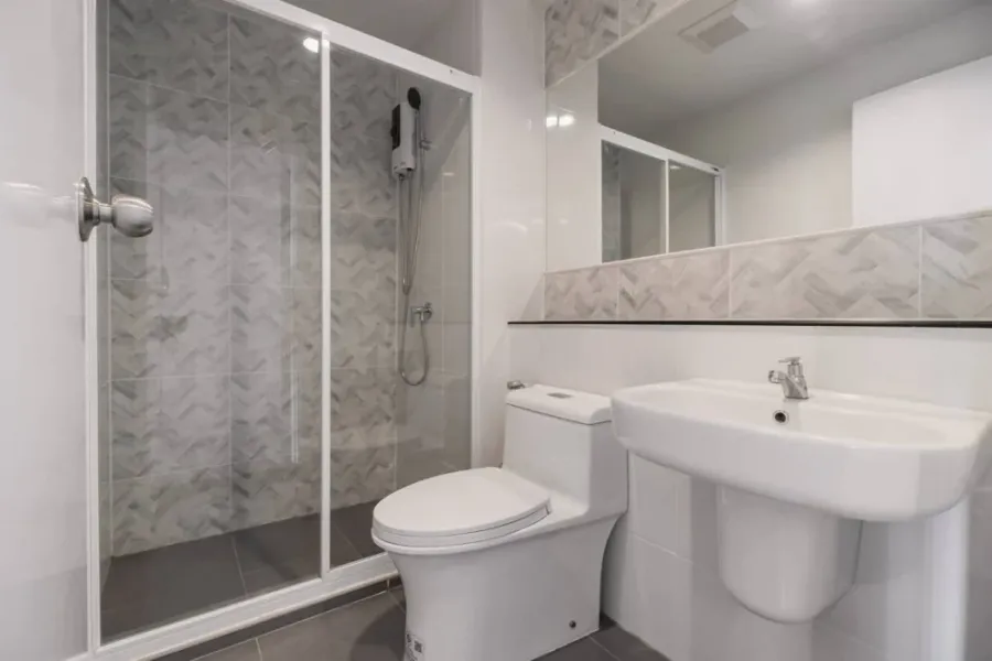 For rent: Regent Home Bangna, 20th floor, comes with furniture and appliances. Reserve now, don't miss out!